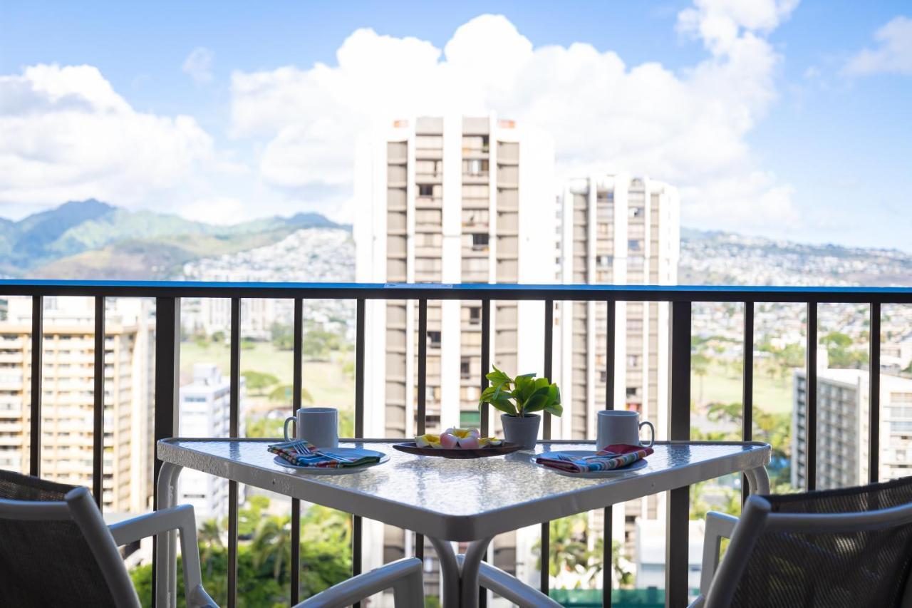 شقة Beautiful Mountain View In Waikiki Sunset With Parking هونولولو المظهر الخارجي الصورة